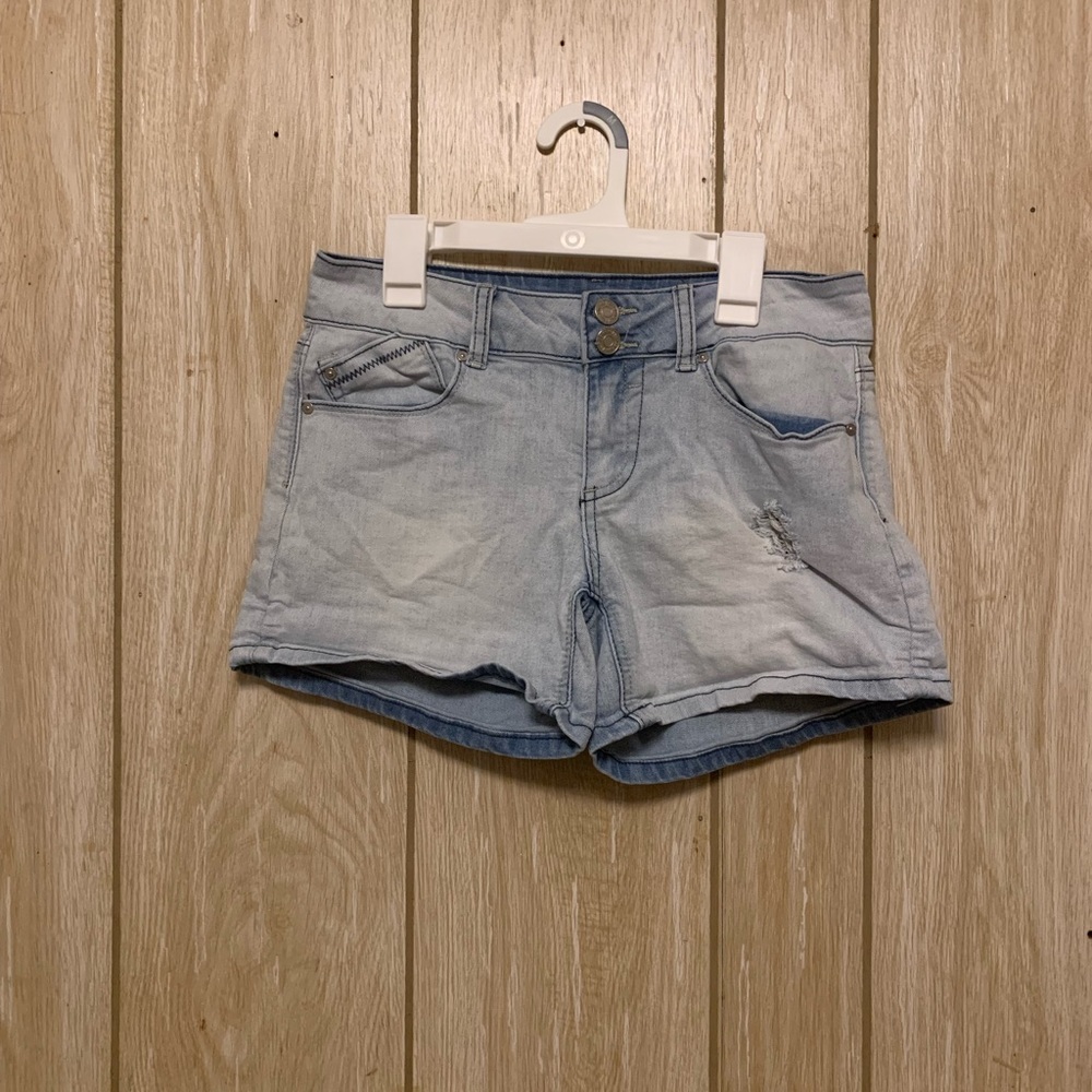 Indigo rein size 5 distressed shorts